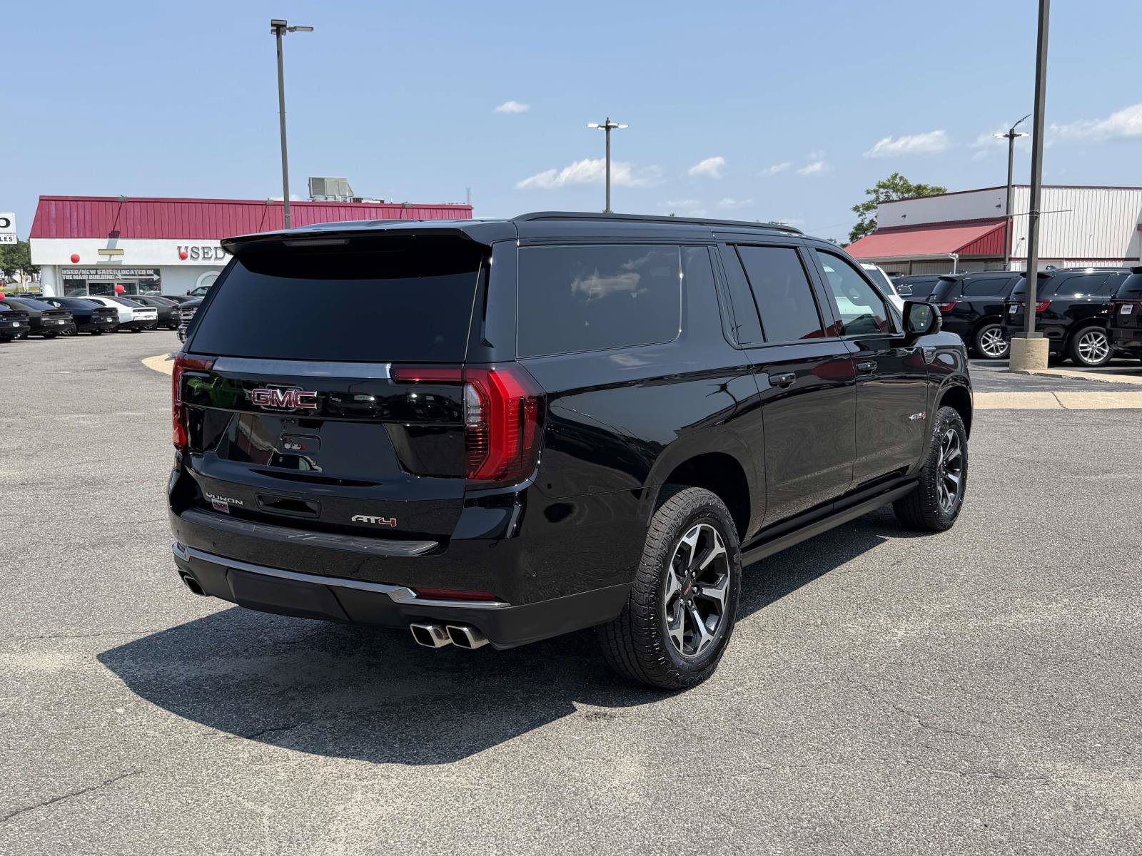 Used 2025 GMC Yukon XL AT4 w/ AT4 Premium Package AWD/4WD image 2