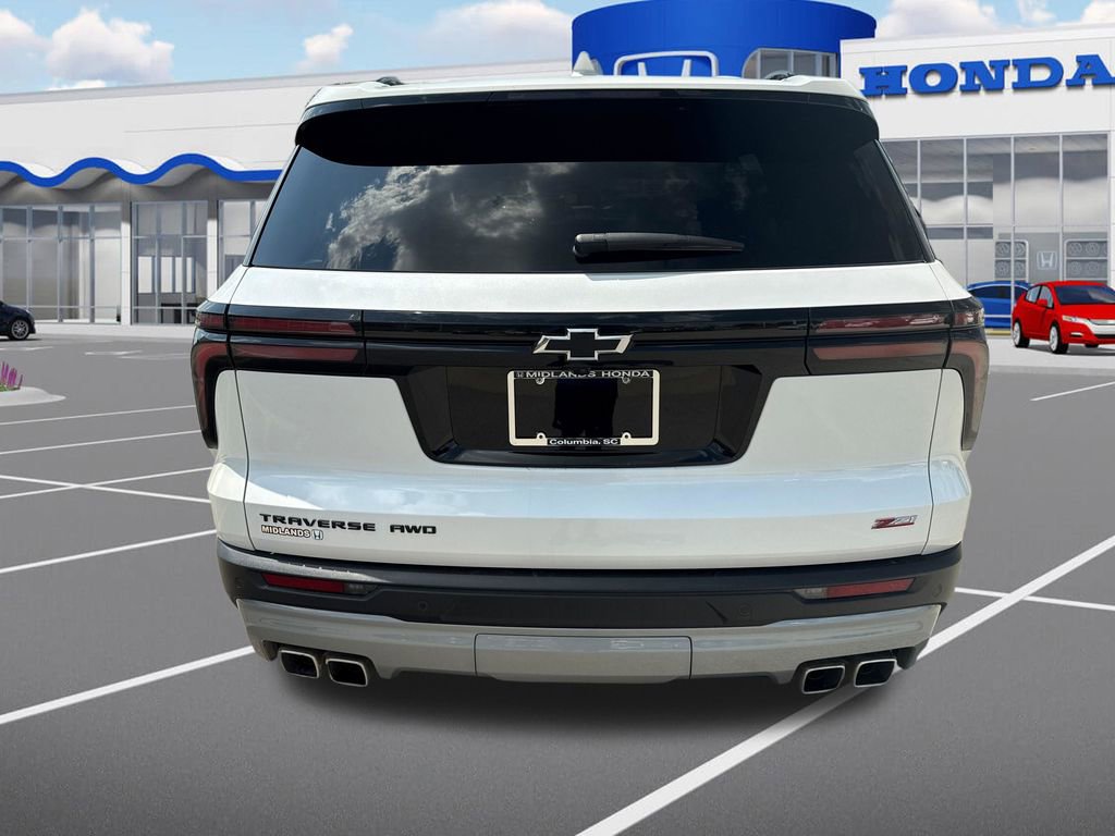 Used 2025 Chevrolet Traverse Z71 w/ LPO, Floor Liner Package AWD/4WD image 7