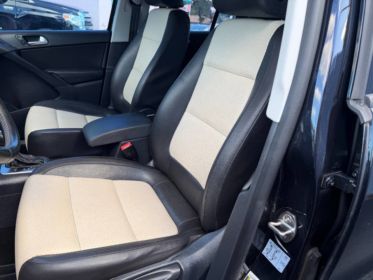 Used 2016 Volkswagen Tiguan S image 7