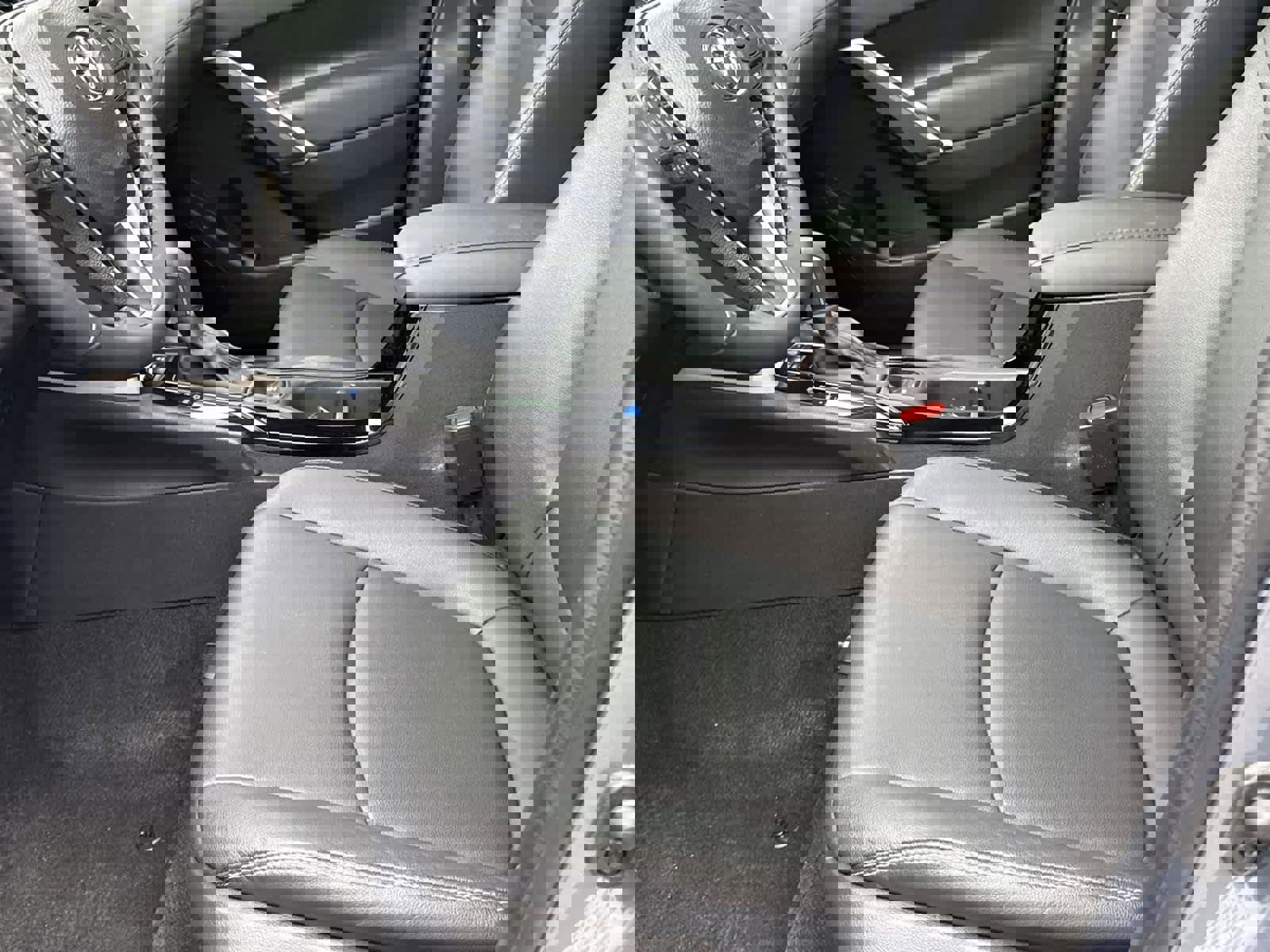 Used 2025 Toyota Corolla Cross XLE w/ Convenience Package image 13