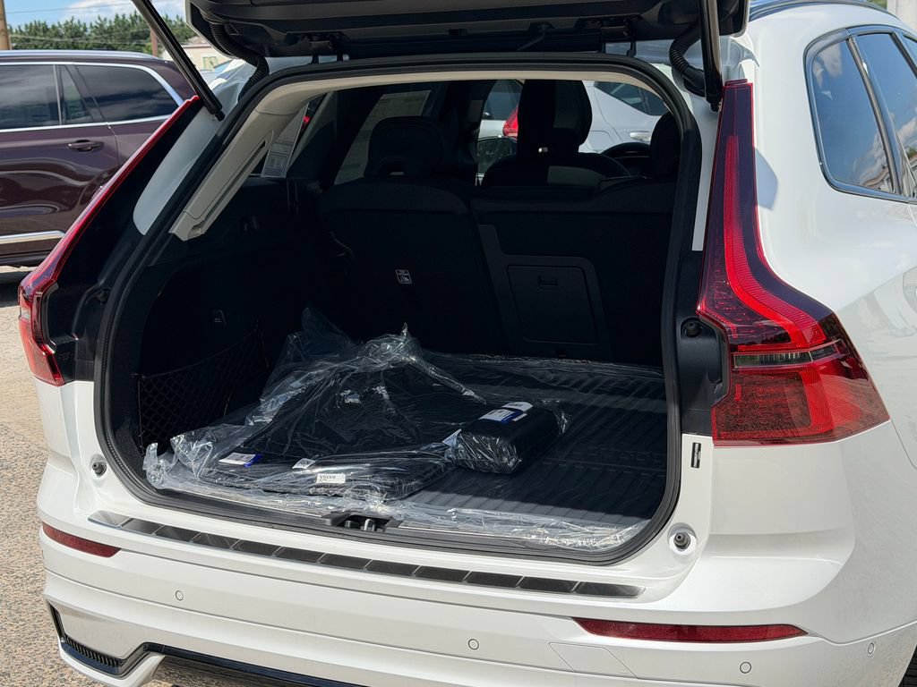 New 2026 Volvo XC60 T8 Plus w/ Protection Package Premier AWD/4WD image 12