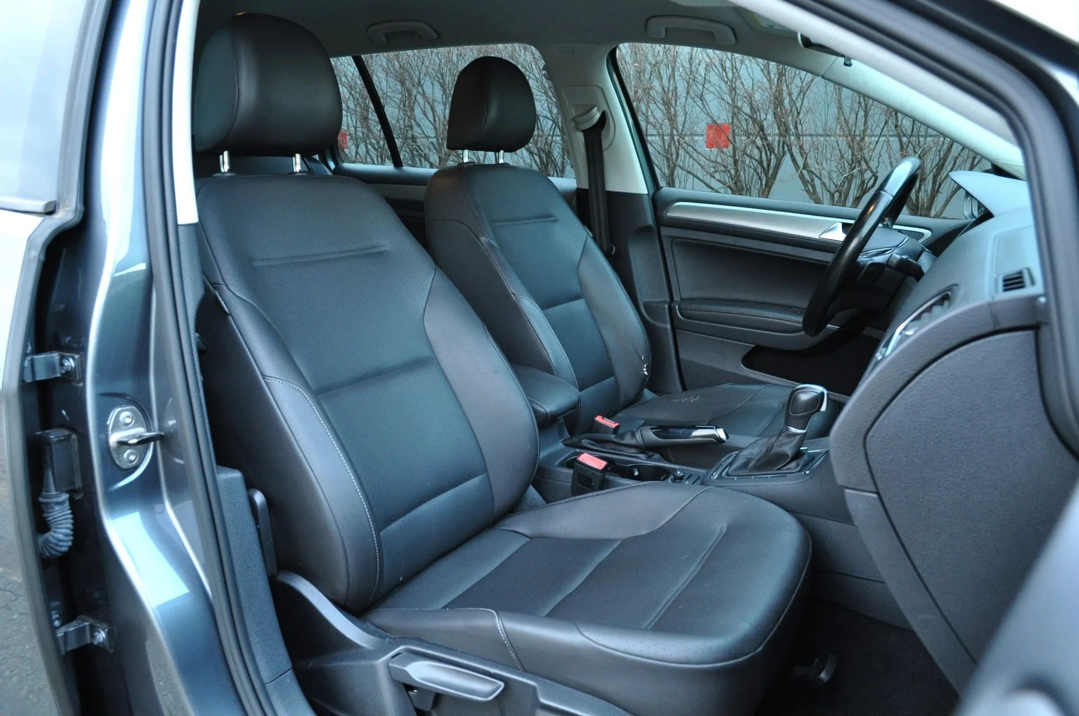 Used 2015 Volkswagen Golf S image 11