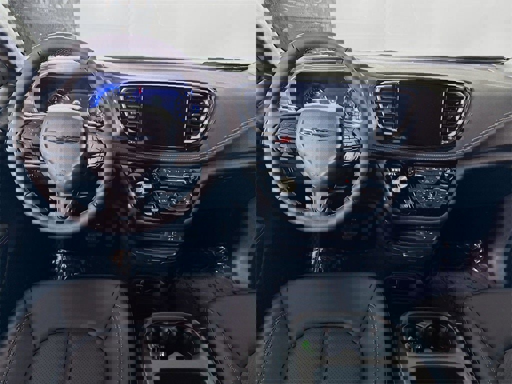 New 2026 Chrysler Pacifica Select image 2