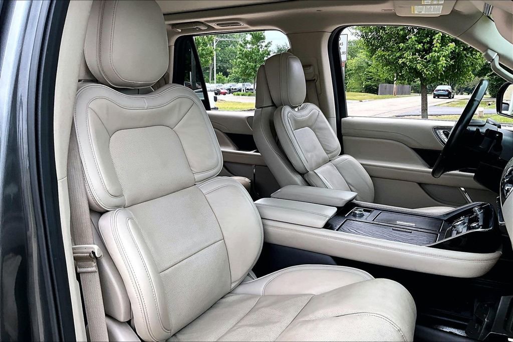 Used 2018 Lincoln Navigator Reserve AWD/4WD image 28