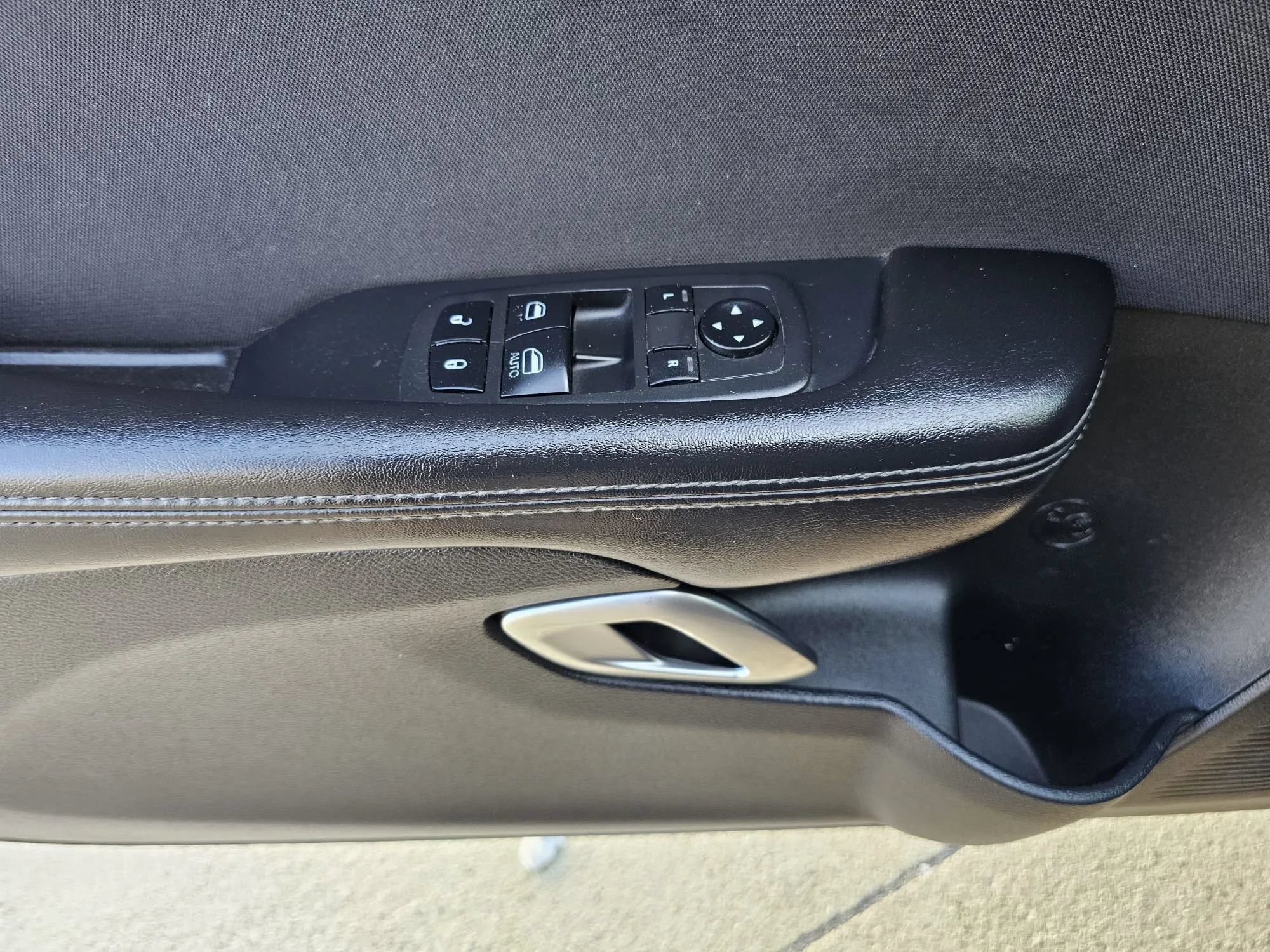 Used 2018 Dodge Challenger SXT RWD image 9