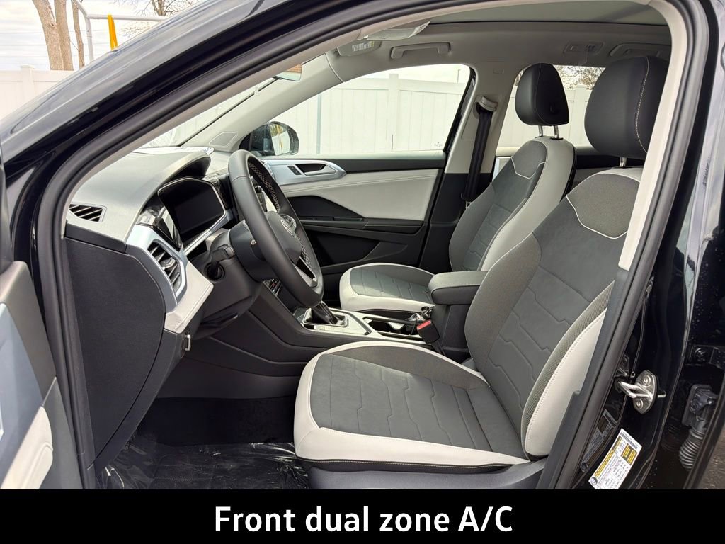New 2026 Volkswagen Taos SE FWD image 10