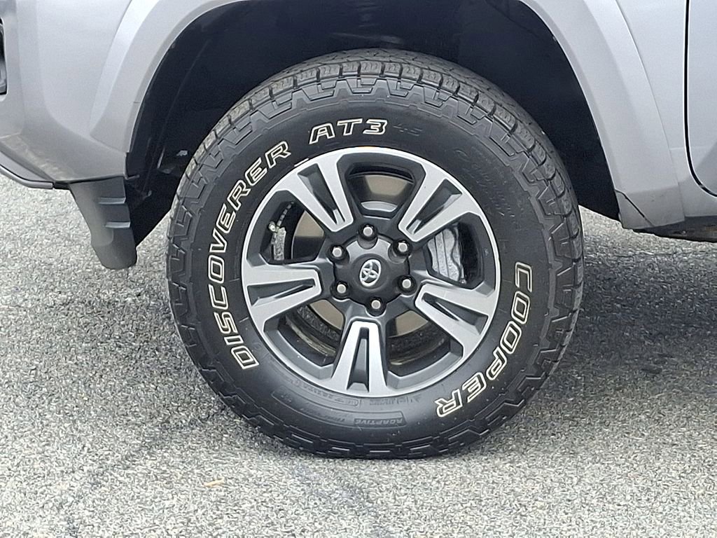 Used 2018 Toyota Tacoma TRD Sport w/ Technology Package AWD/4WD image 10
