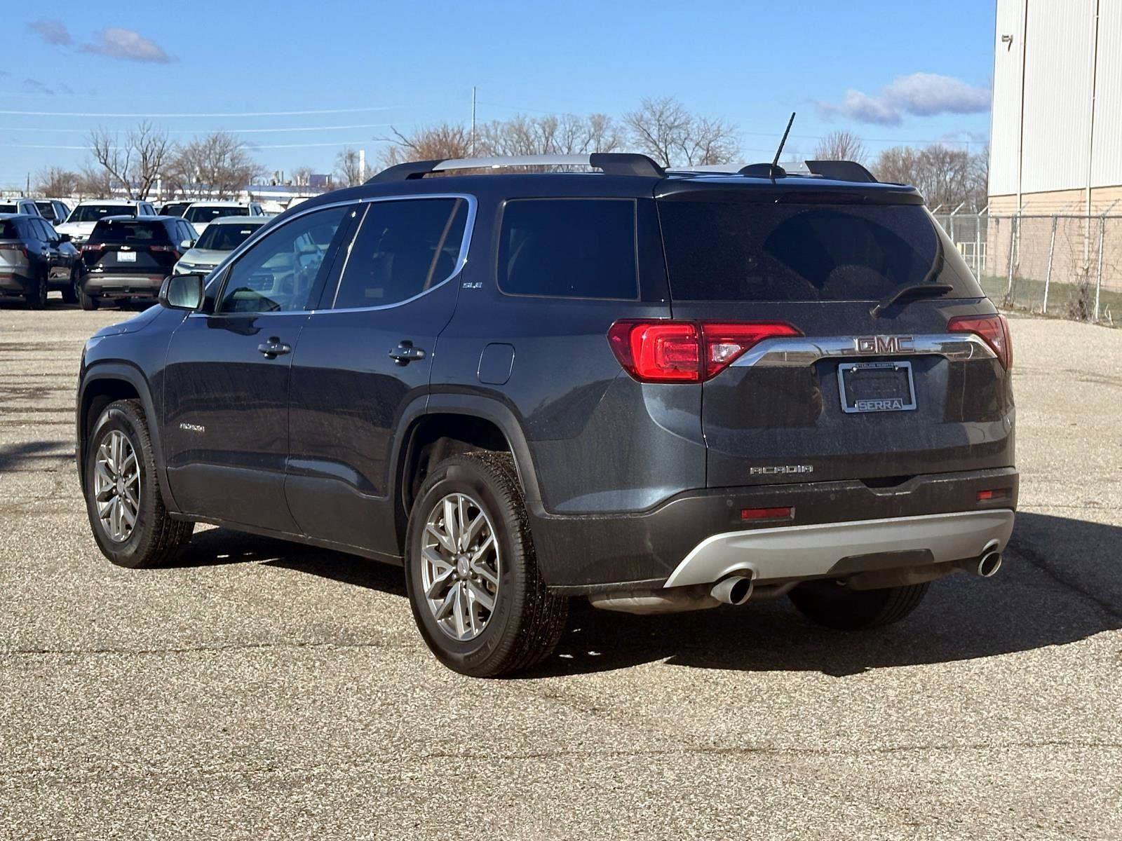 Used 2019 GMC Acadia SLE w/ Driver Alert Package I image 3