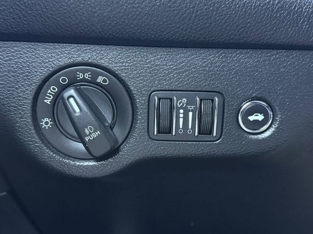 Used 2015 Dodge Challenger SXT Plus image 21