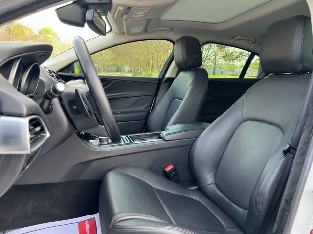 Used 2018 Jaguar XE image 12