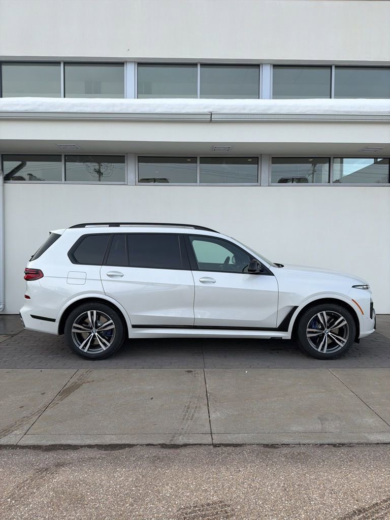 New 2026 BMW X7 M60i w/ Climate Comfort Package image 4