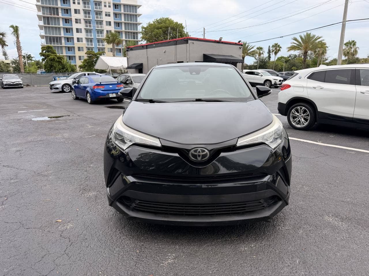 Used 2019 Toyota C-HR XLE FWD image 2