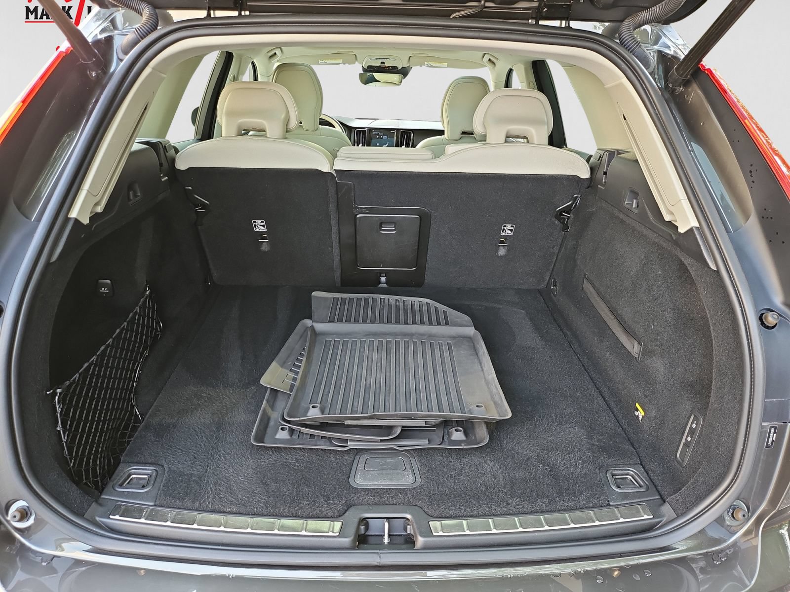 Used 2019 Volvo XC60 T5 Momentum w/ Premium Package FWD image 17