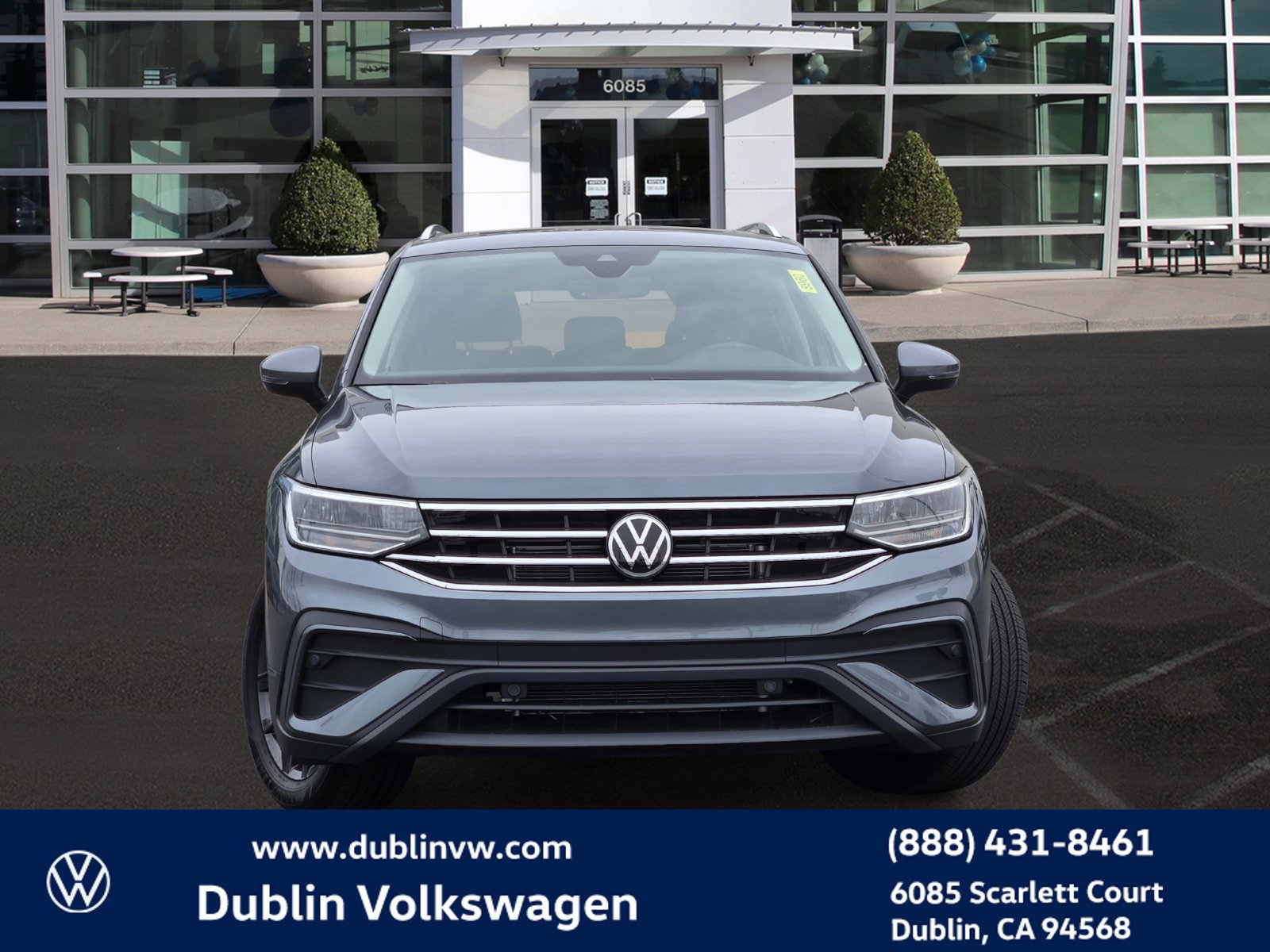 Certified 2023 Volkswagen Tiguan SE w/ Panoramic Sunroof Package FWD image 2