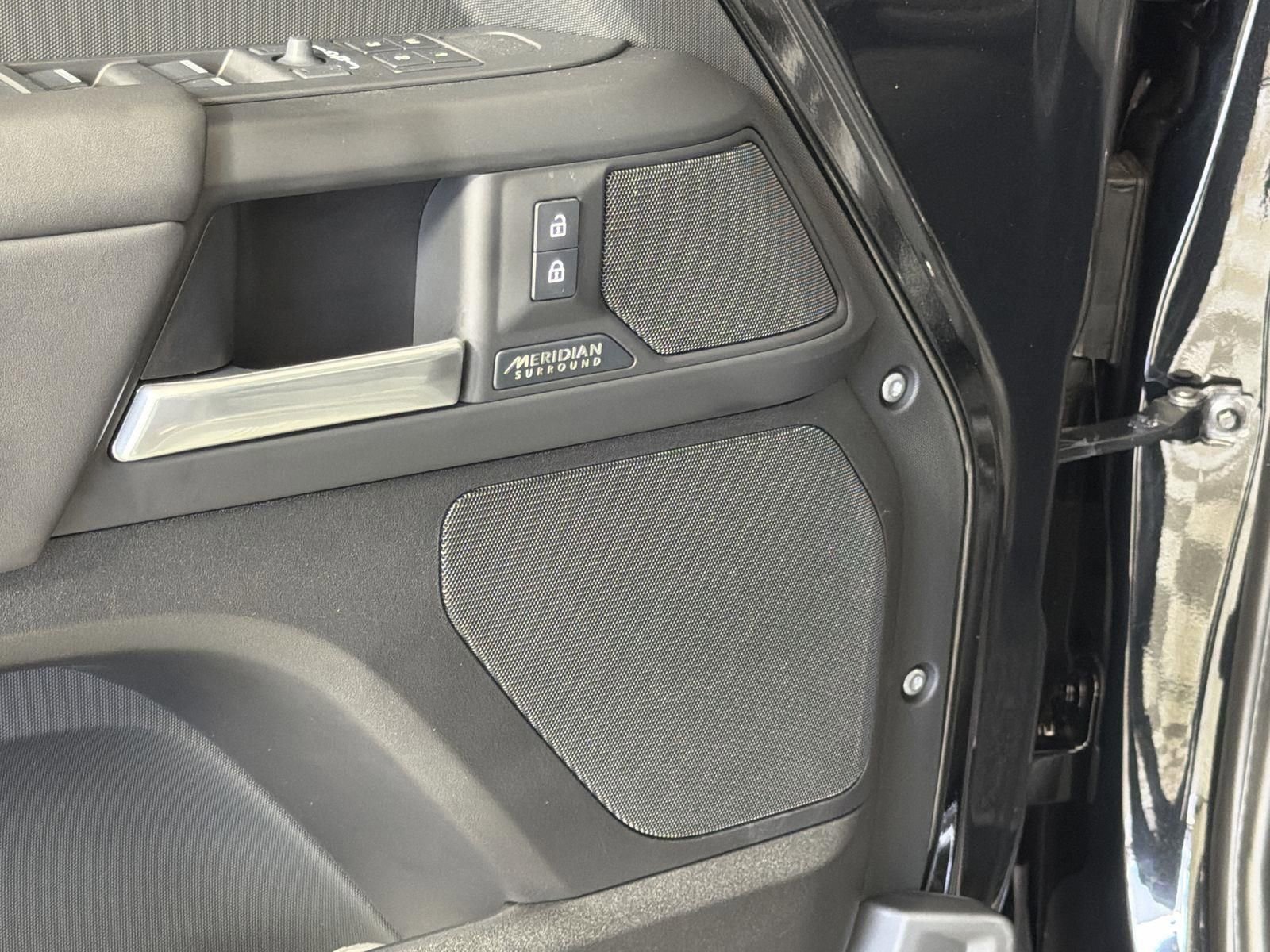 New 2026 Land Rover Defender 110 X-Dynamic SE image 21