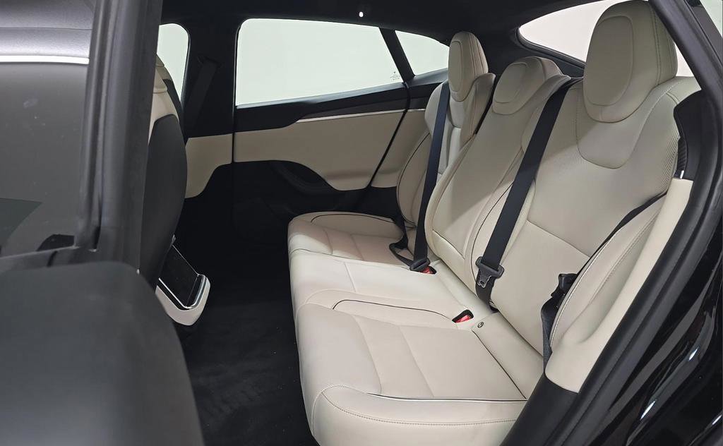 Used 2022 Tesla Model S Plaid image 12