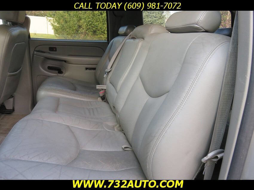 Used 2004 Chevrolet Suburban LT w/ Preferred Equipment Group AWD/4WD image 9