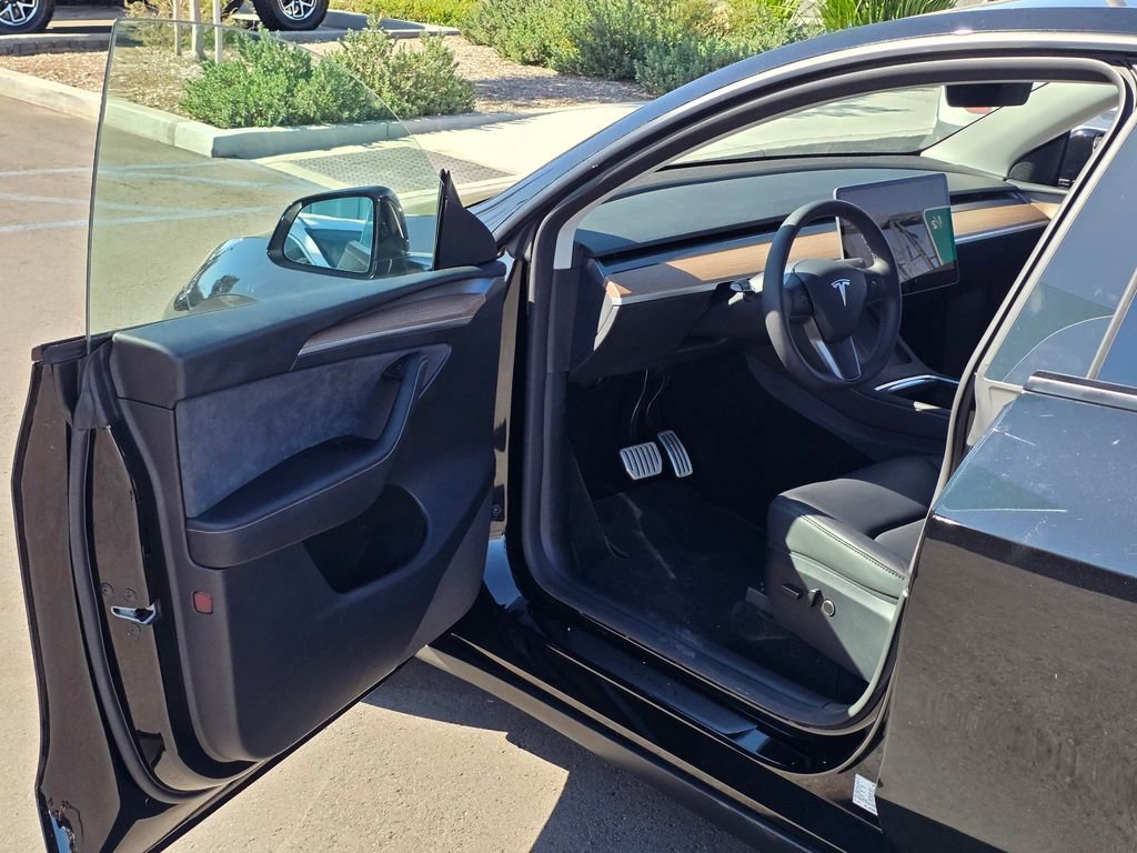 Used 2025 Tesla Model Y Performance image 36