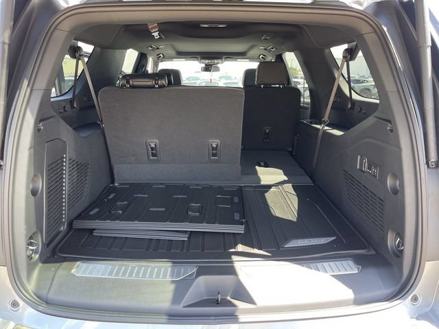 New 2026 Chevrolet Suburban Premier w/ Sun And Tow Package AWD/4WD image 25