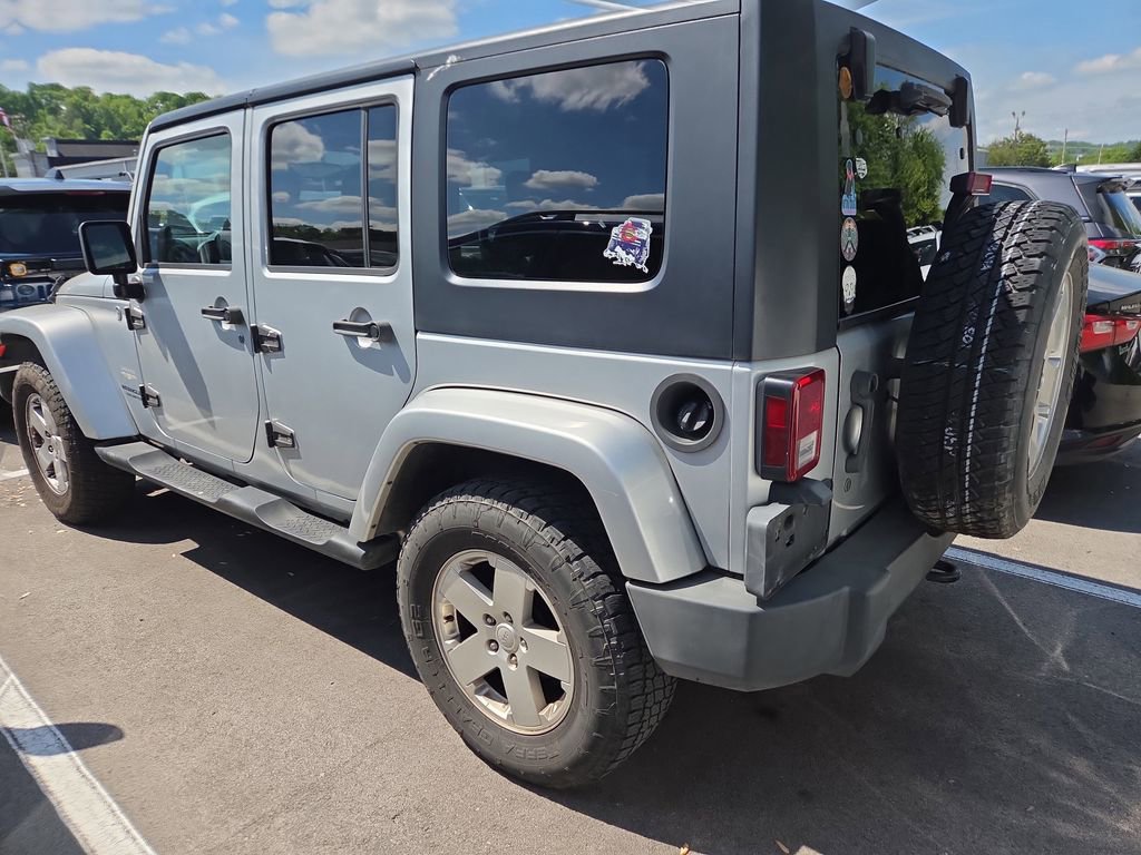 Used 2007 Jeep Wrangler Unlimited Sahara w/ Dual Top Group AWD/4WD image 5