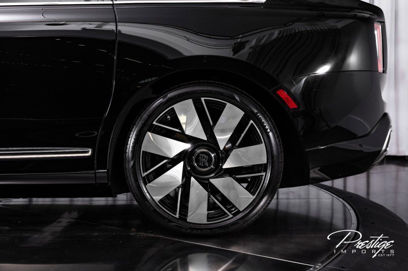 Used 2025 Rolls-Royce Cullinan image 11