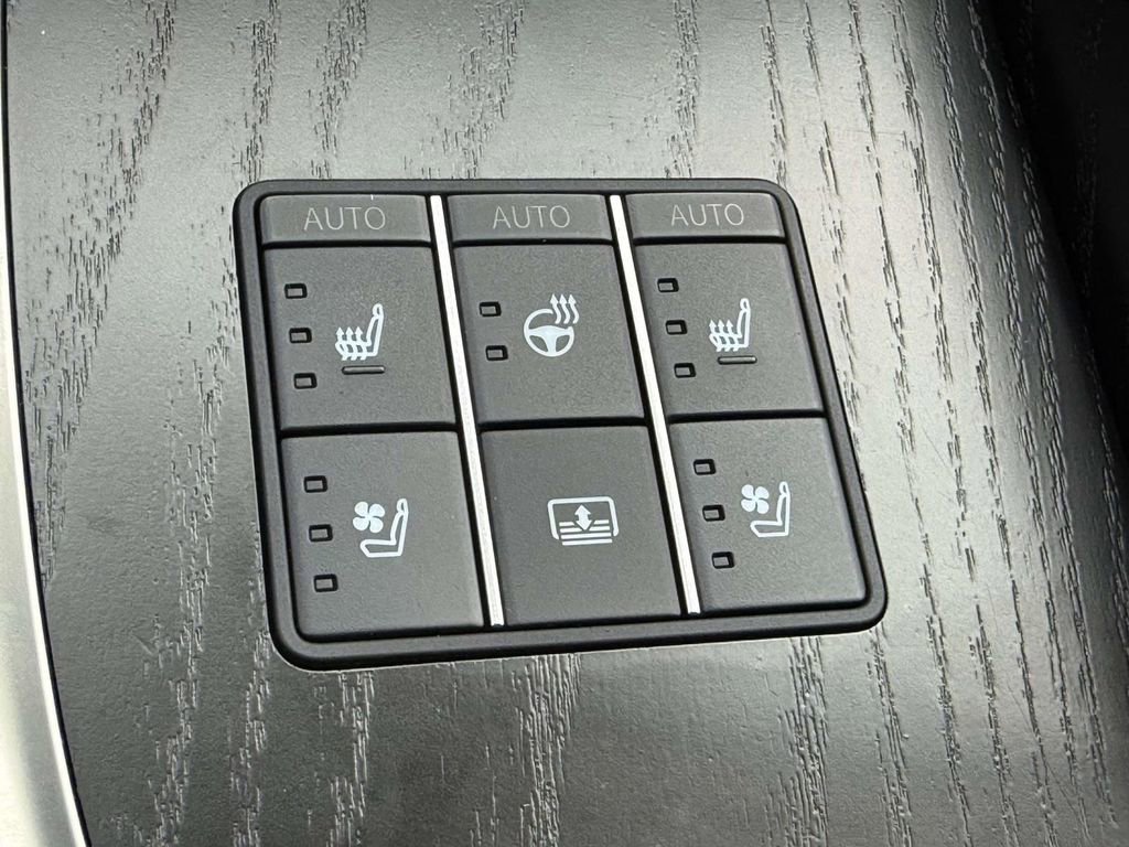 Used 2023 Lexus LS 500h AWD w/ Luxury Package image 26