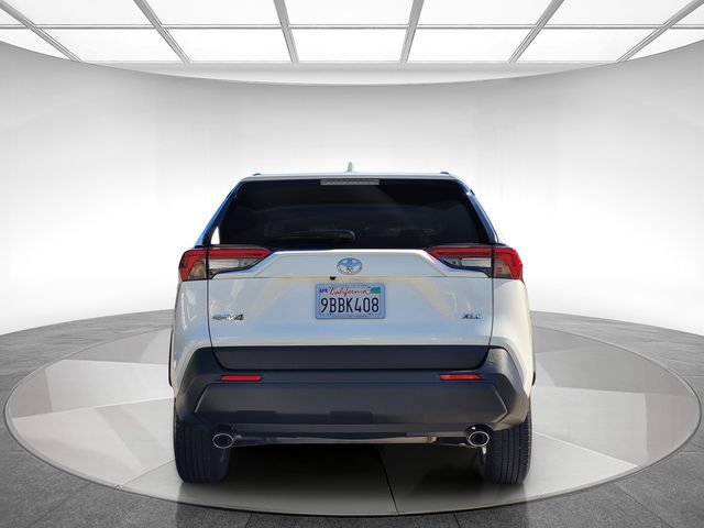 Used 2022 Toyota RAV4 XLE w/ Convenience Package FWD image 5