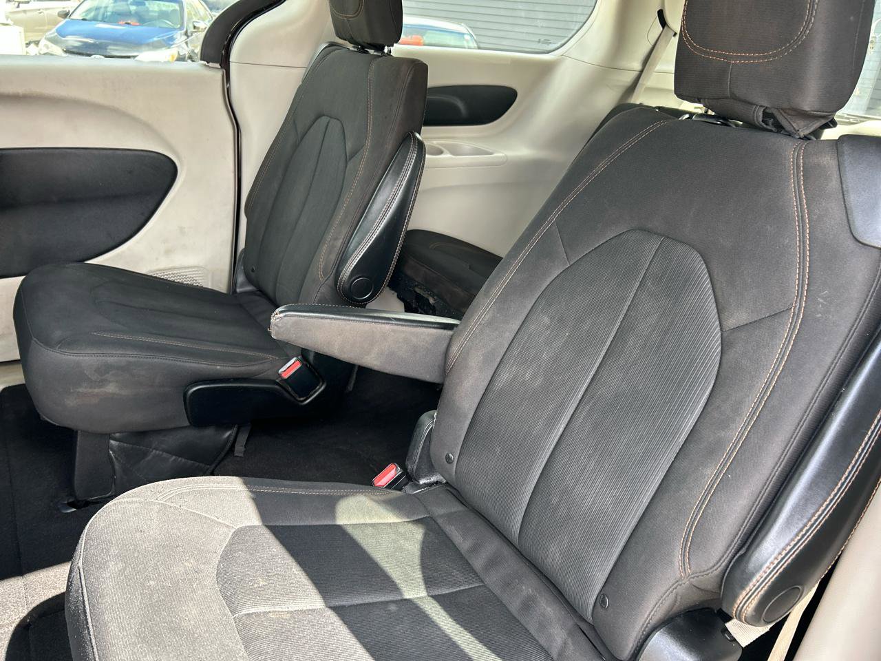 Used 2017 Chrysler Pacifica Touring FWD image 21