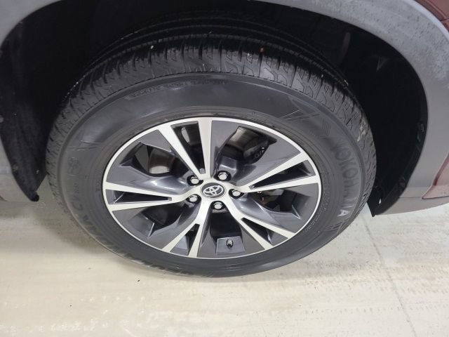 Certified 2019 Toyota Highlander LE FWD image 33
