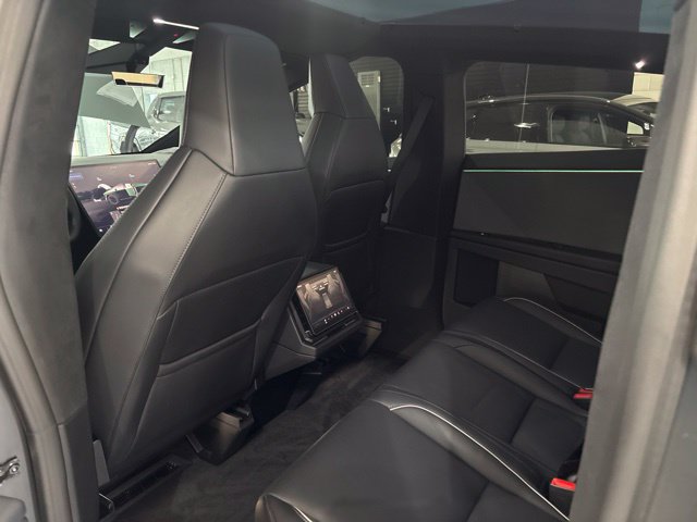 Used 2024 Tesla Cybertruck AWD Crew Cab image 27