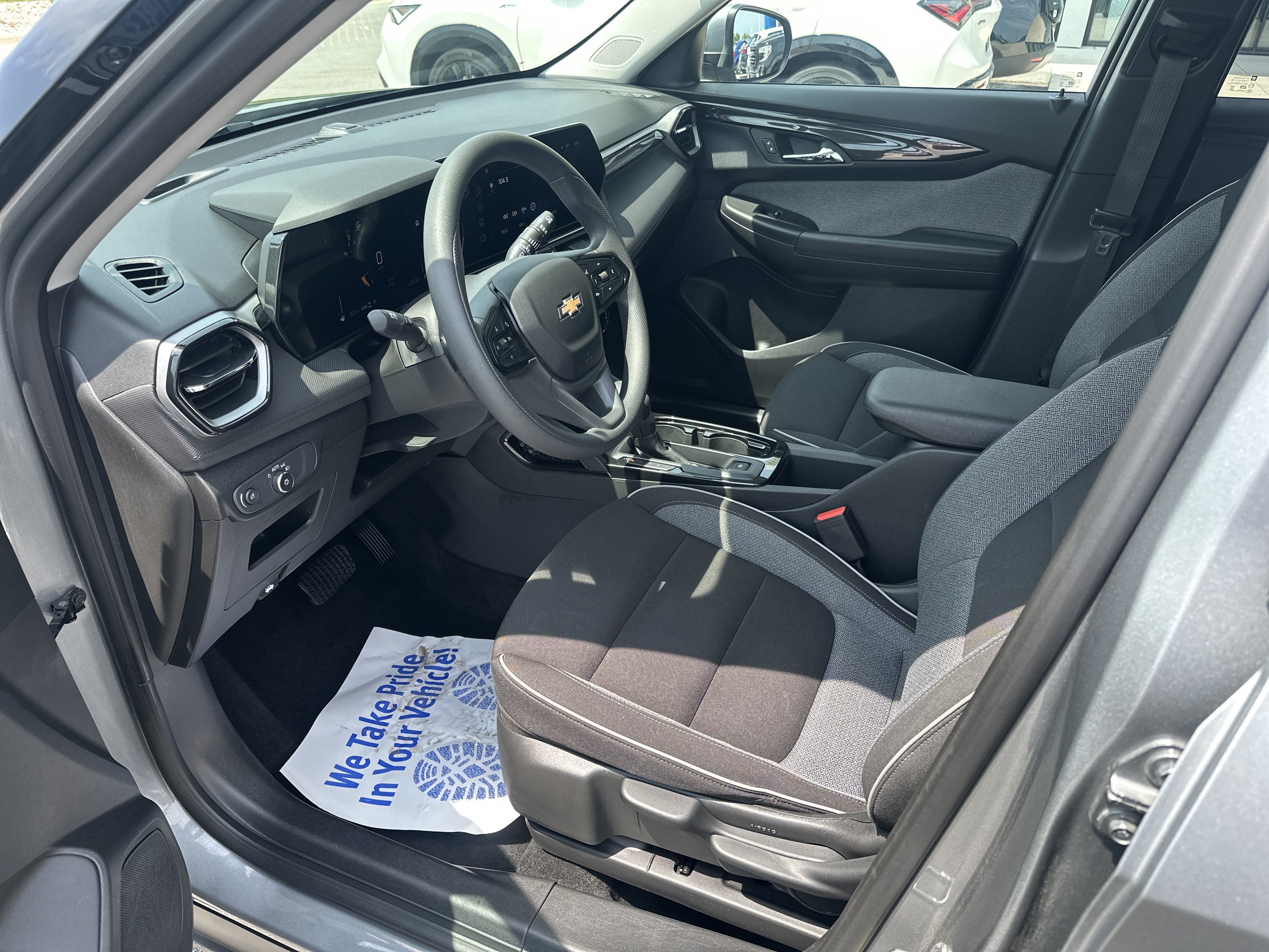 Used 2025 Chevrolet TrailBlazer LT AWD/4WD image 10