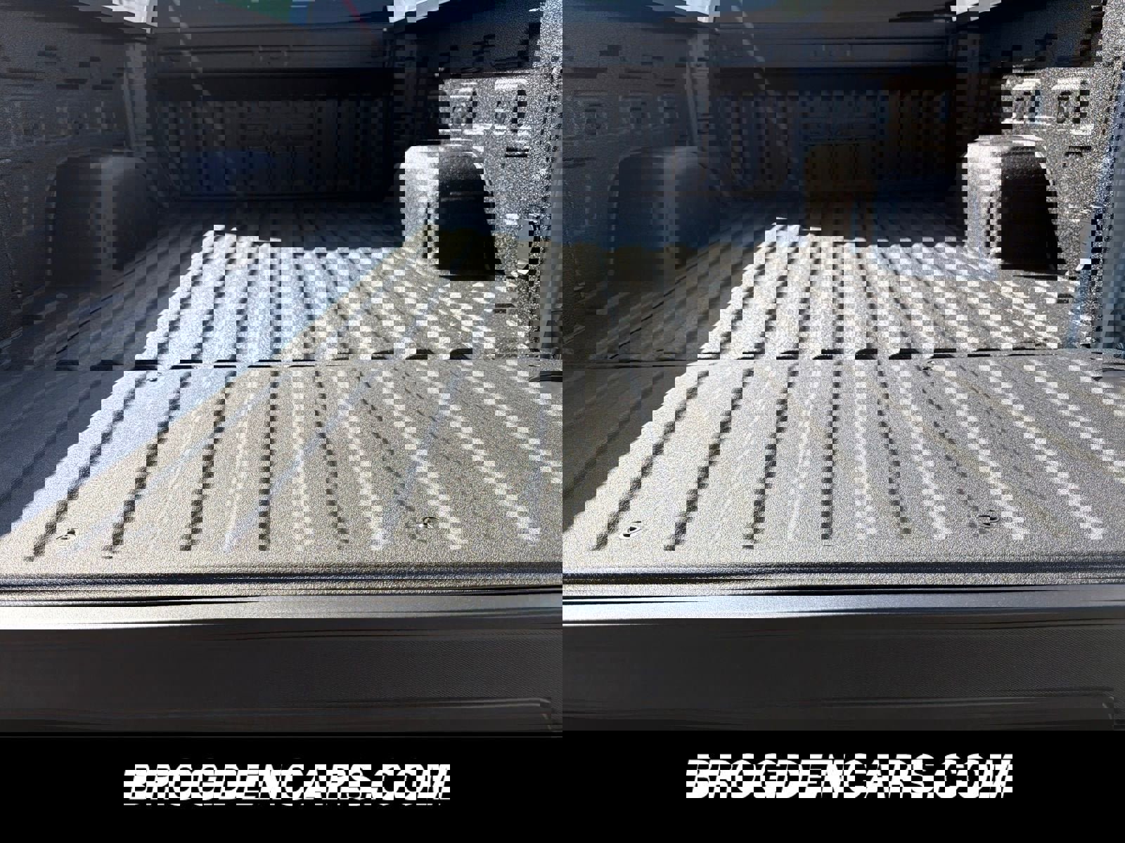 New 2026 GMC Sierra 1500 SLE image 9