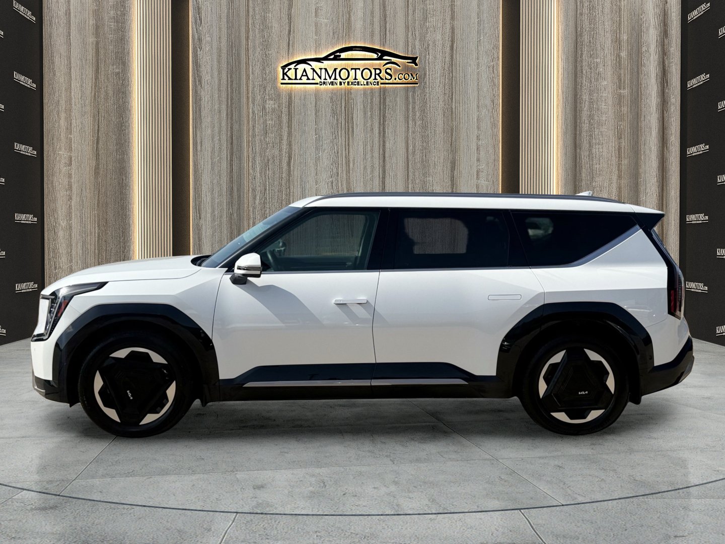 Used 2024 Kia EV9 Land AWD/4WD image 4