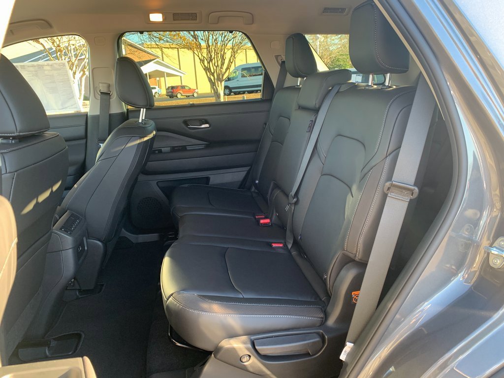 New 2025 Nissan Pathfinder SL image 18