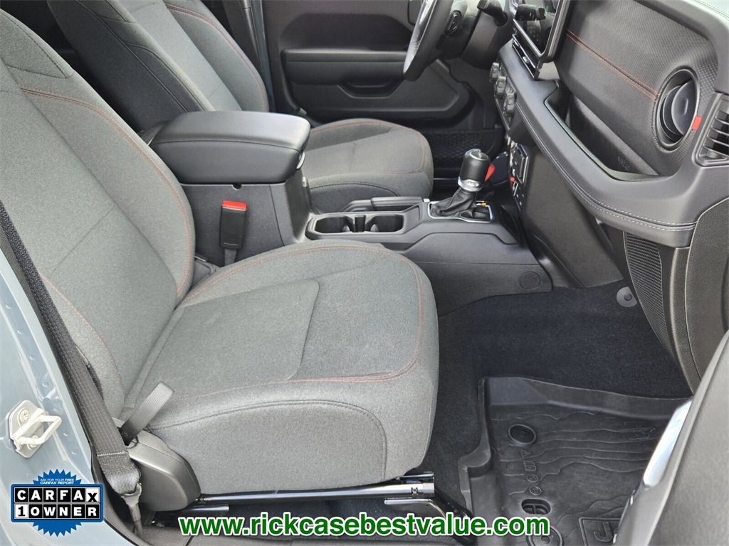 Used 2025 Jeep Gladiator Rubicon w/ Convenience Group image 17