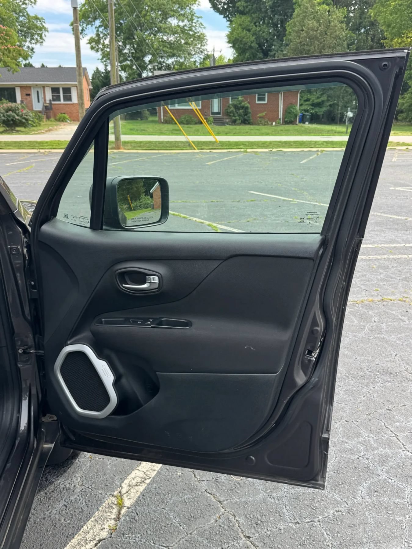 Used 2018 Jeep Renegade Latitude w/ Cold Weather Group AWD/4WD image 21