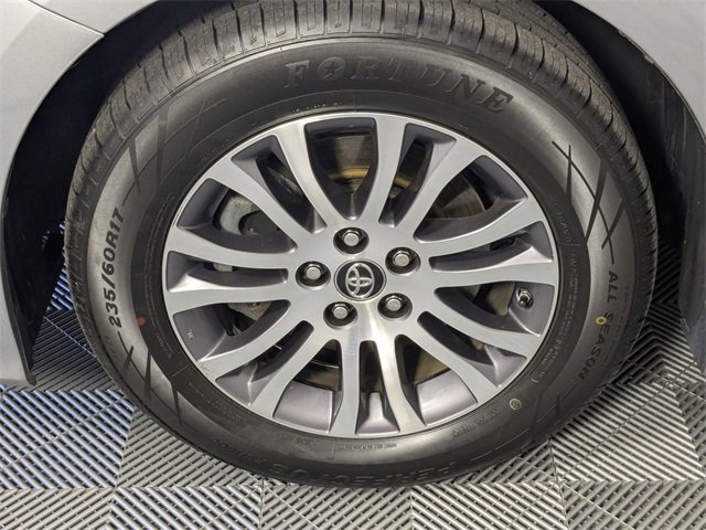 Used 2018 Toyota Sienna XLE w/ XLE Navigation Package image 8