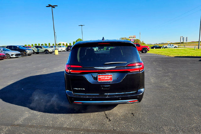 Used 2024 Chrysler Pacifica Touring-L FWD image 30