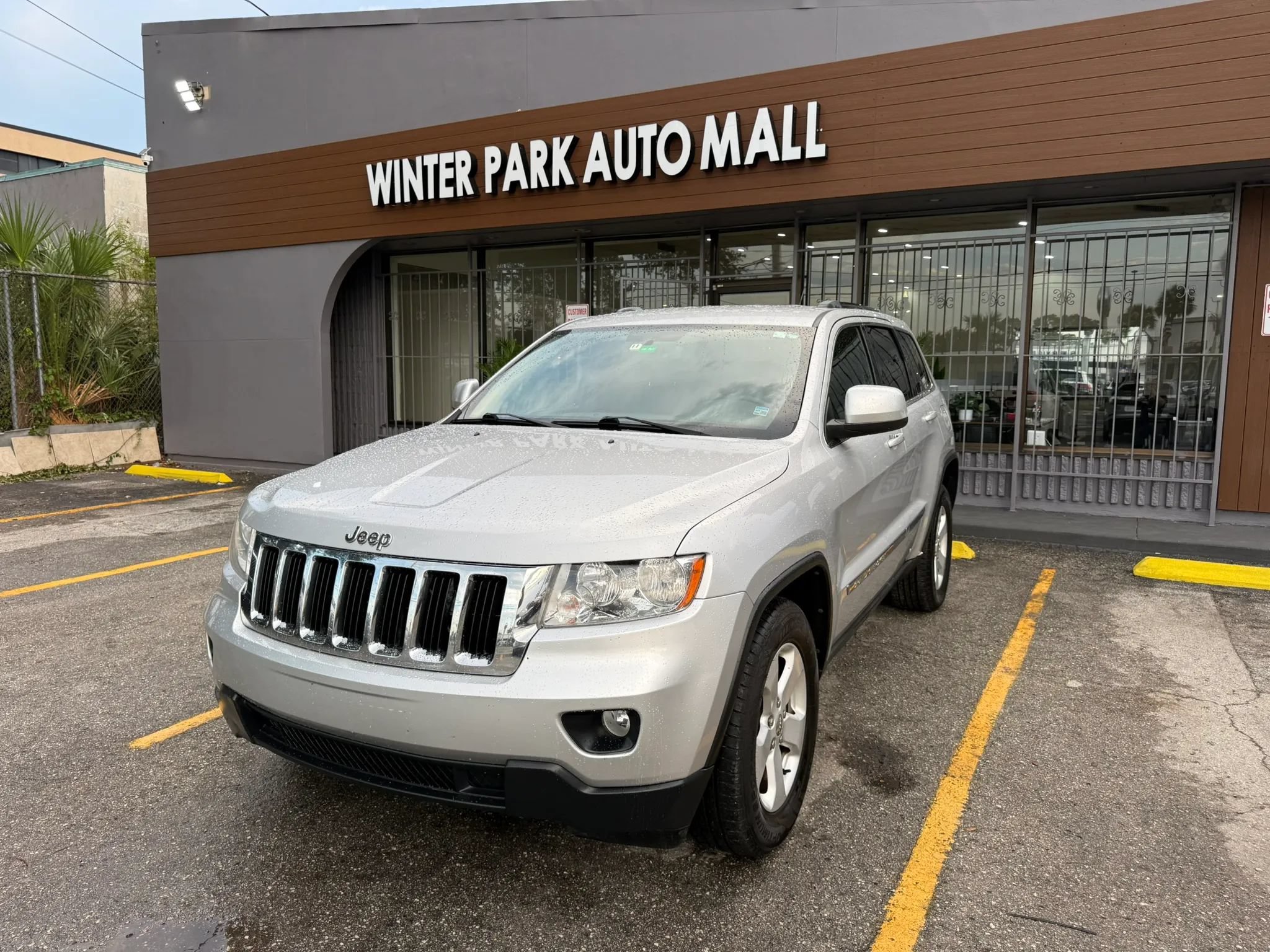 Used 2011 Jeep Grand Cherokee Laredo AWD/4WD image 1
