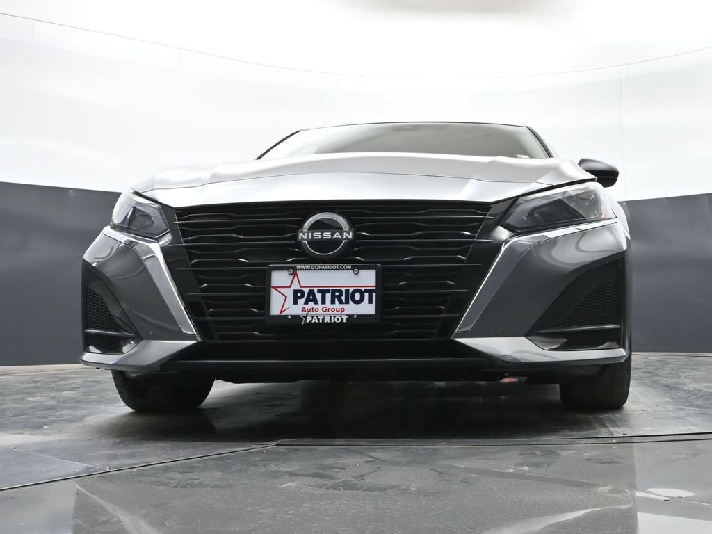 Used 2025 Nissan Altima 2.5 SV FWD image 38