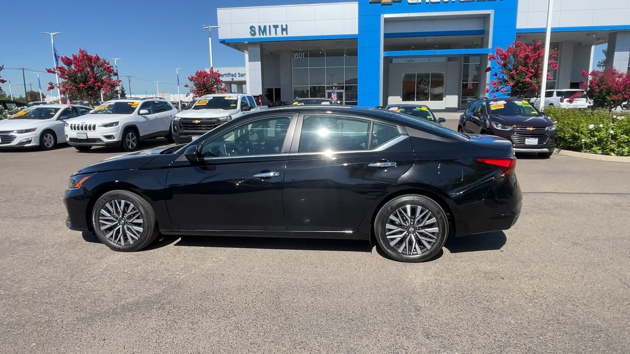 Used 2025 Nissan Altima 2.5 SV FWD image 4
