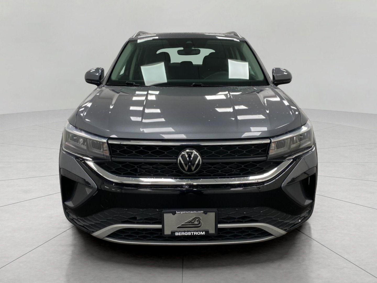 Used 2023 Volkswagen Taos SE w/ Panoramic Sunroof Package AWD/4WD image 10