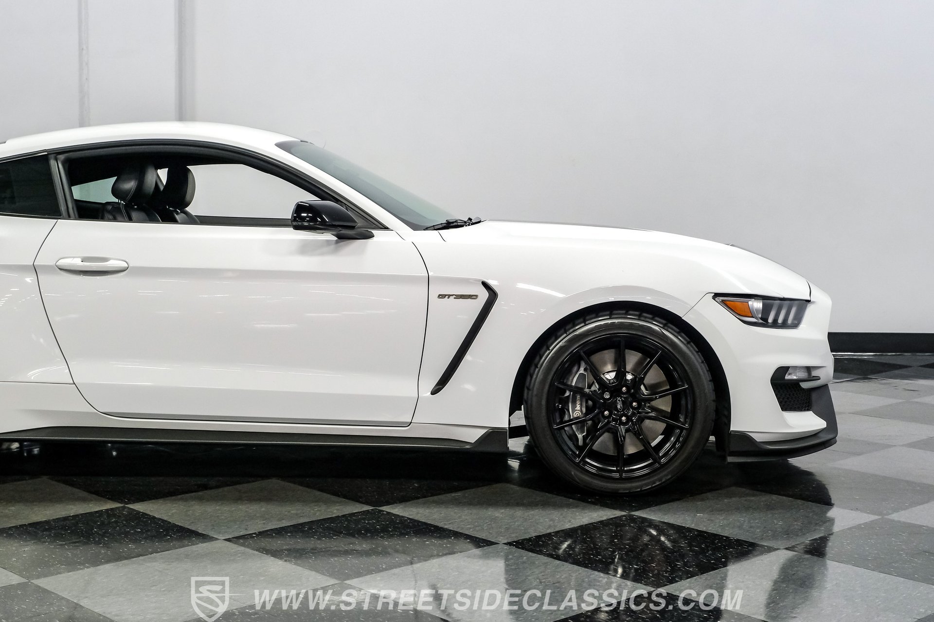 Used 2019 Ford Mustang Shelby GT350 w/ Technology Package RWD image 30