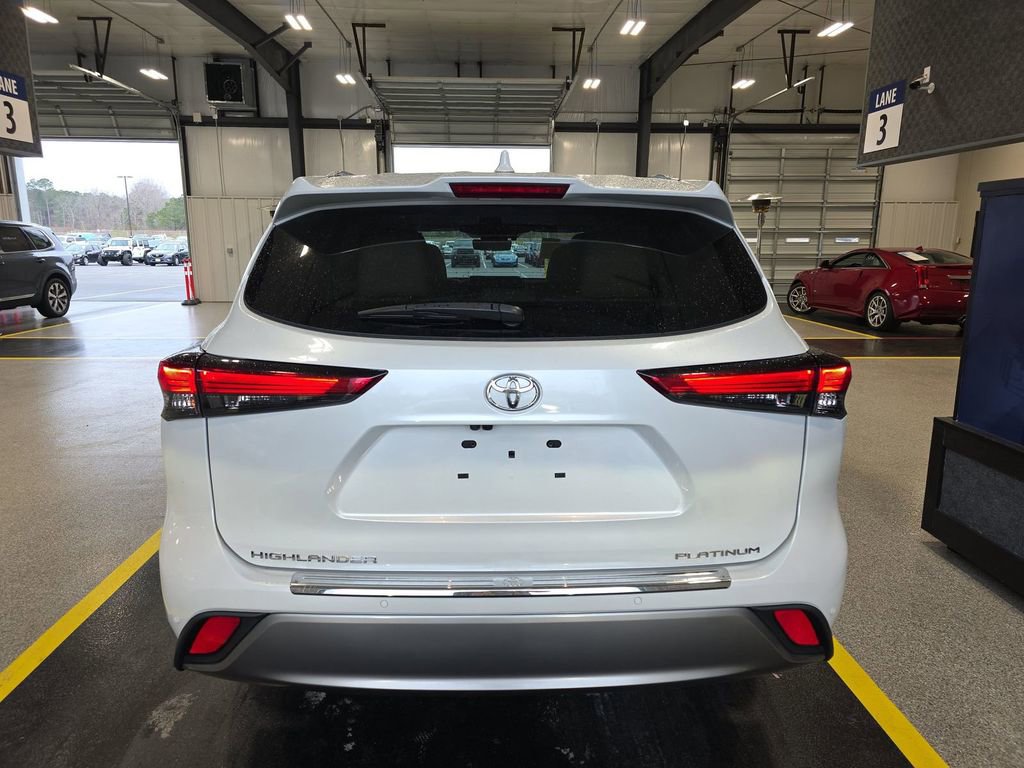 Used 2022 Toyota Highlander Platinum image 6