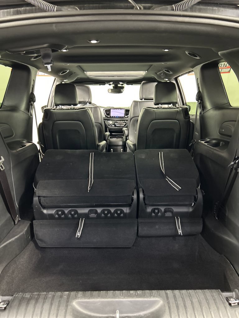 Used 2025 Chrysler Pacifica Limited FWD image 21