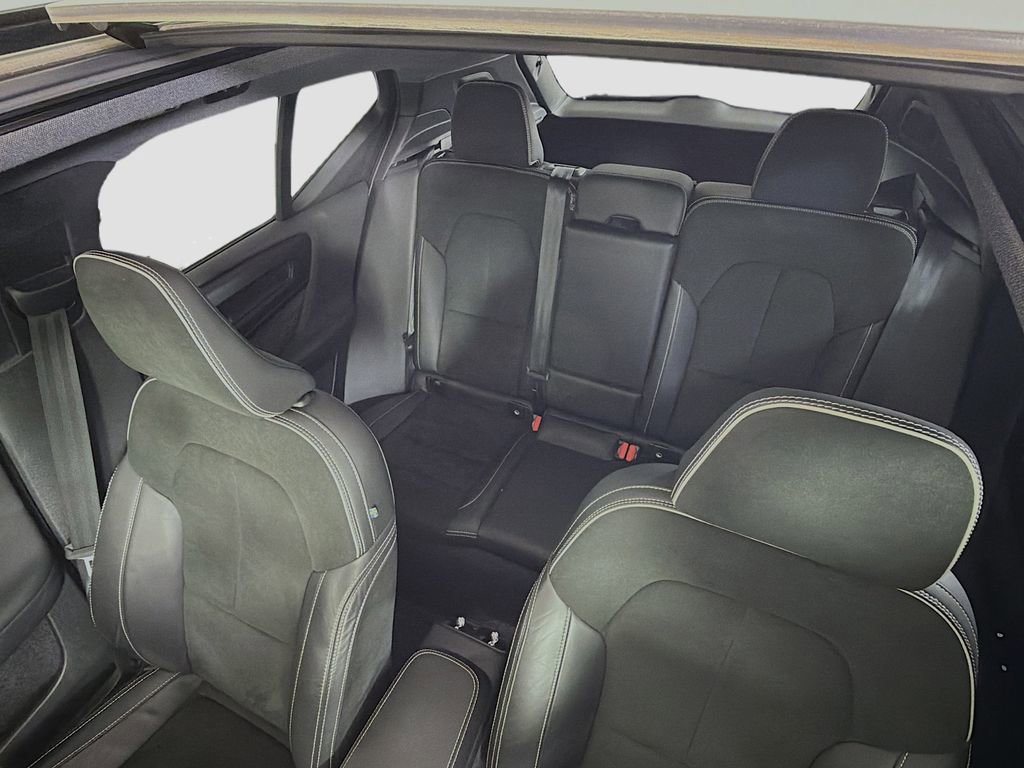 Used 2022 Volvo XC40 T5 R-Design w/ Advanced Package image 11