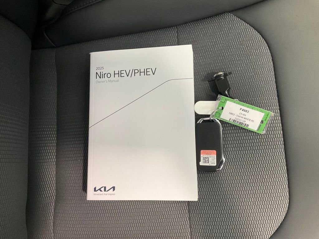 Certified 2025 Kia Niro EX Touring image 24