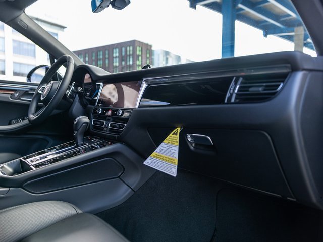 New 2026 Porsche Macan image 32