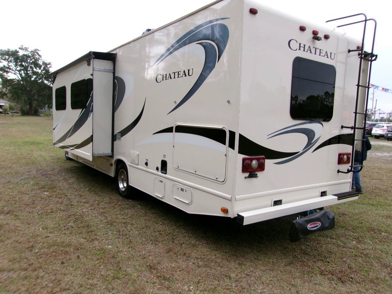 Used 2014 Ford E-450 and Econoline 450 Super Duty w/ Motorhome Prep Package RWD image 6