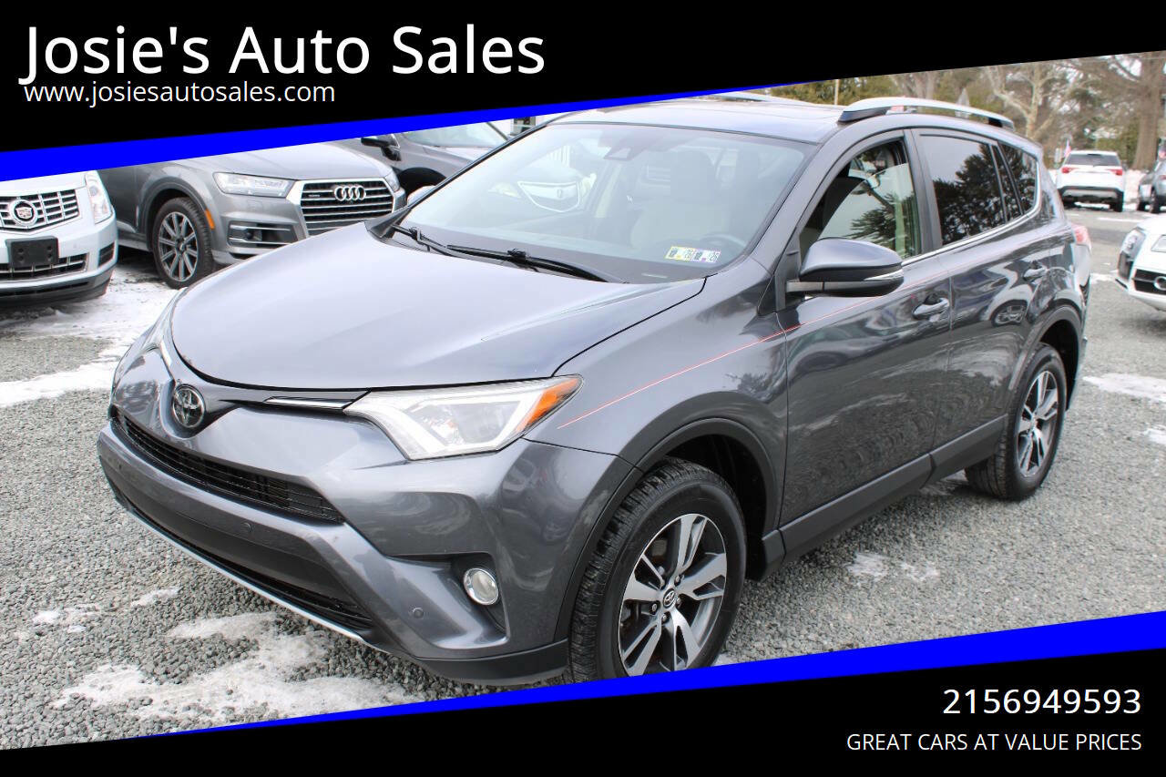 Used 2017 Toyota RAV4 XLE image 1